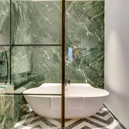 Luxurious Penthouse Near Champs Elysees And Front Of Eiffel Tower Apartment News Apartment Paris